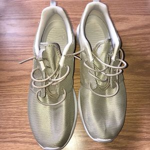 Nike roshe run size 11
